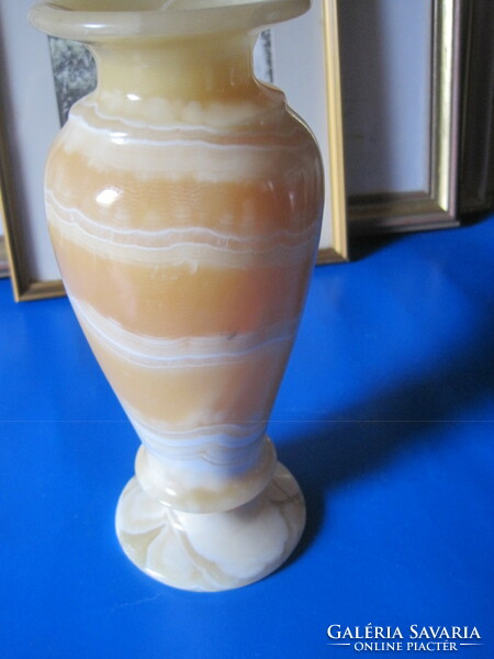 Wonderful onyx stone vase!