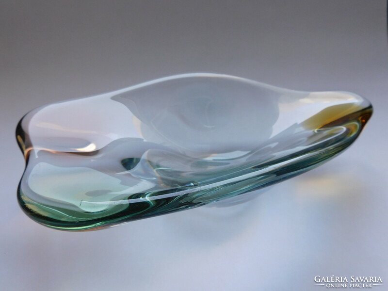 Szabálytalan alakú, nagy méretű színes csehszlovák vastag üveg tál
