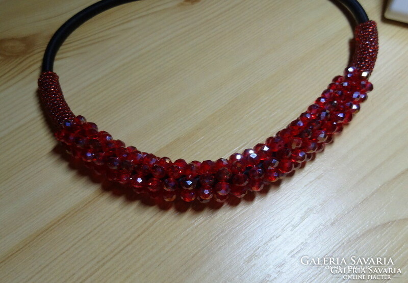 Special cherry burgundy polished crystal necklaces.