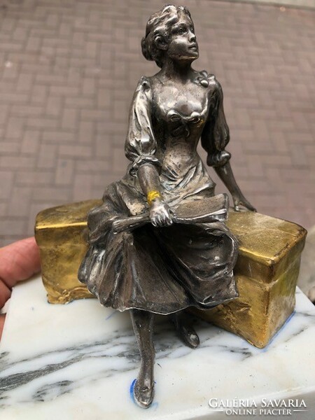 Art deco statue of a woman sitting on a bench, bronze, size 16 cm