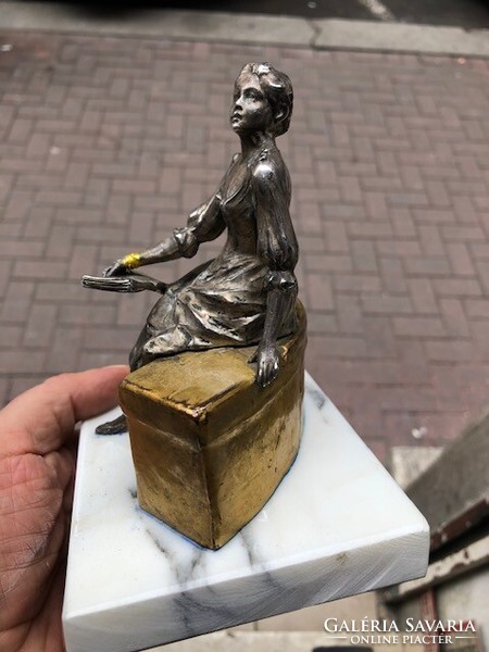 Art deco statue of a woman sitting on a bench, bronze, size 16 cm