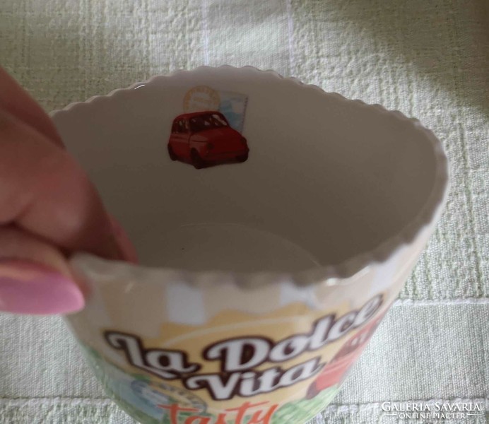 Porcelain ice cream cups 