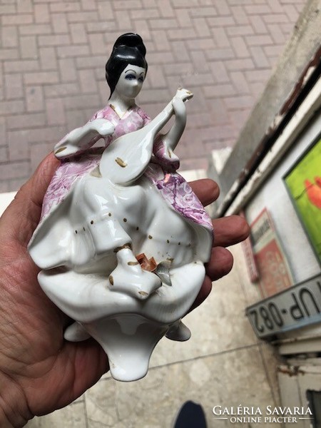 Japán porcelán szobor, hibátlan régi alkotás, 15 cm-es.