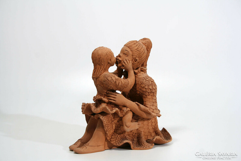 Illár Erzsébet Anya a Gyermekével 22x21x15cm Terrakotta Szobor | Kerámia Figura Lányával