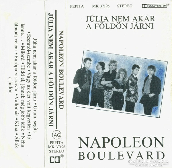Napoleon boulevard-Julia does not want to walk on the earth program tape