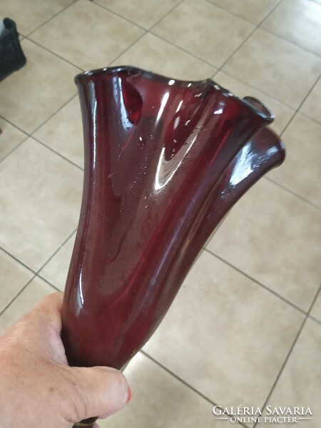 Vastag üveg váza, bordó, Murano gyűrt üveg váza 28 cm eladó!