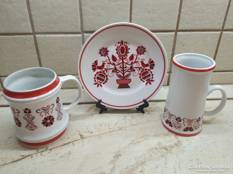 Hollóházi porcelain jug with folk pattern 2 pieces, wall plate with folk pattern for sale!