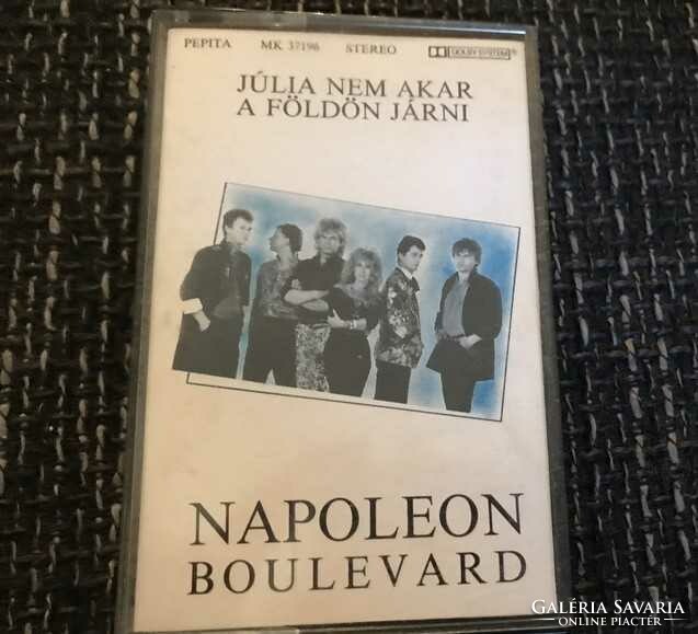 Napoleon Boulevard-Júlia nem akar a földön járni  műsoros kazetta