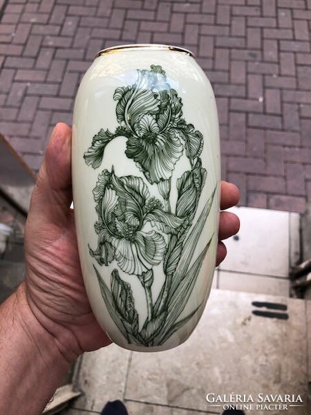 Régi zöld virágos Hollóházi váza, porcelán, 17 cm-es magasságú