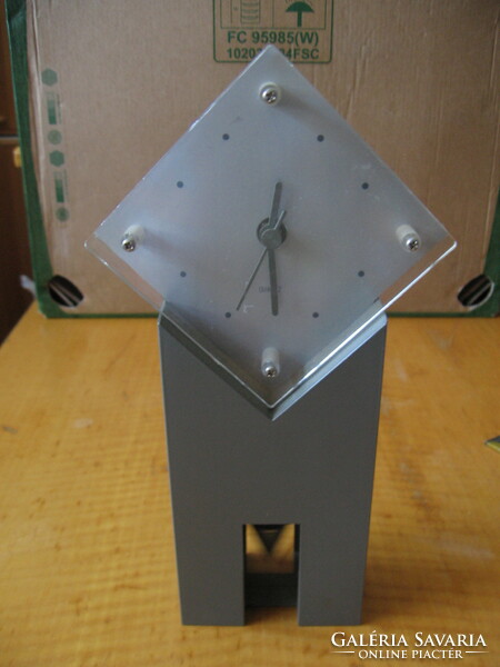 Modern design table pendulum clock