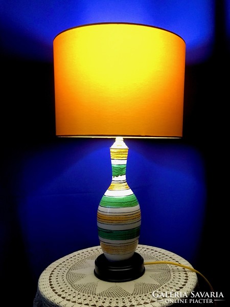 Hangulatos , dekoratív kerámia asztali lámpa