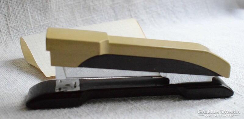 Rexell taurus old stapler, works 18 x 4 x 6 cm
