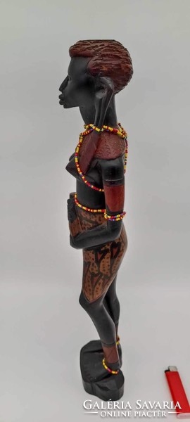 Afrikai táncos nő mahaboni fából