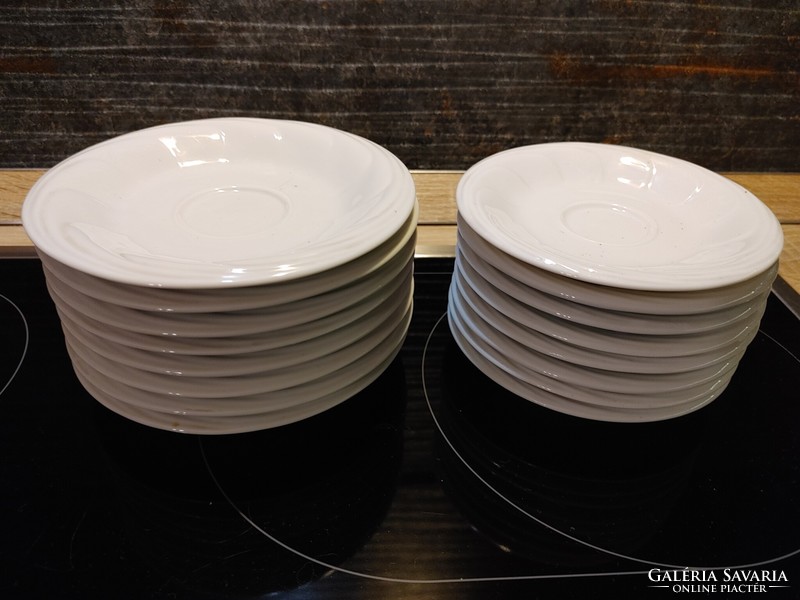 Hollóházi tányérok  12 és 14 cm    990 Ft/db