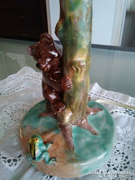 Ceramic lamp with a bear running away from a small frog, beautiful colors, new hood.