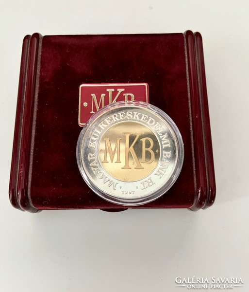 Ferenc Lebó (1960-) 1997. Commemorative medal marked 'Mkb magyar kükerkesdelmi bank rt' in decorative case