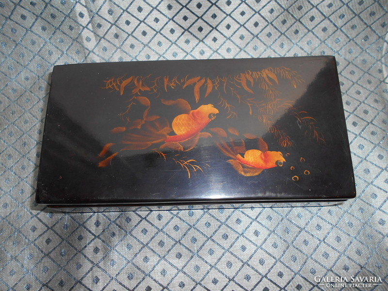 Lacquer box with a fish motif