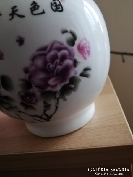 Chinese porcelain vase 15.5 cm