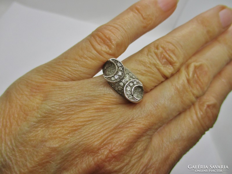 Gyönyörű fehér  köves ezüstgyűrű