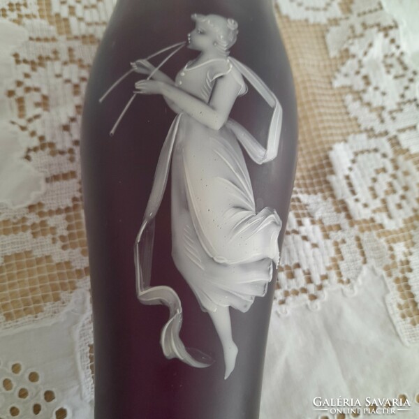 Mary-Gregory zománcozott fújt üvegváza