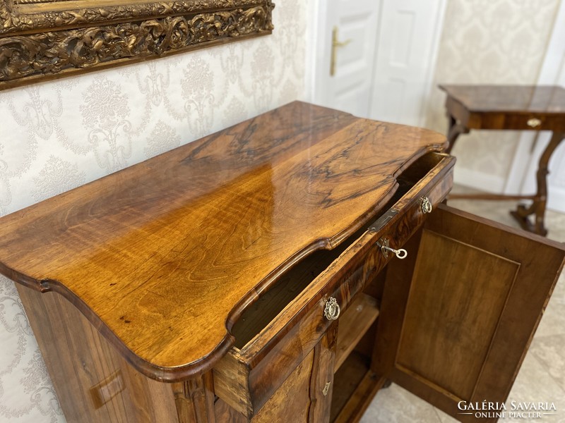 Antik Biedermeier trümo restaurált