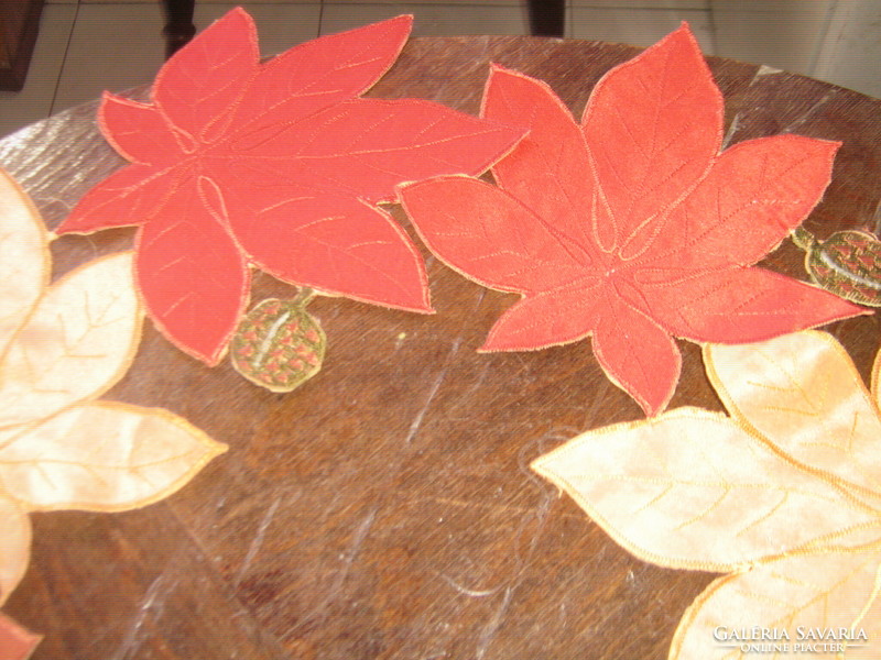 Beautiful fall color decorative shiny silk leaf runner