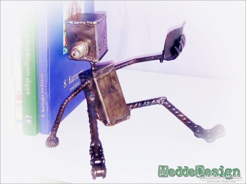MeddeDesign BookBot Robot Könyvtámasz - kisplasztika, fémszobor