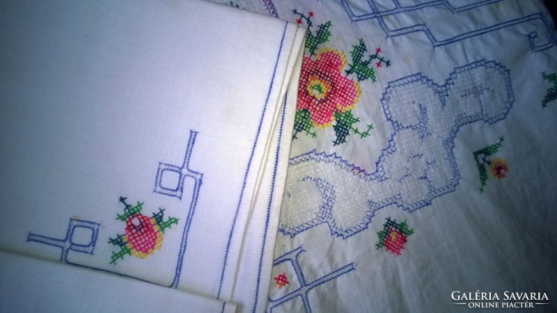 Cross stitch tablecloth set with 4 napkins 84x83 cm + 27x27 cm