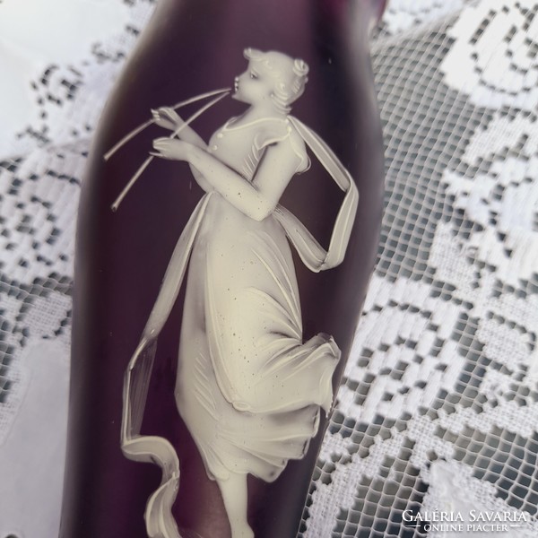 Mary-Gregory zománcozott fújt üvegváza