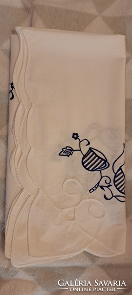 Embroidered jug tablecloth (l4037)