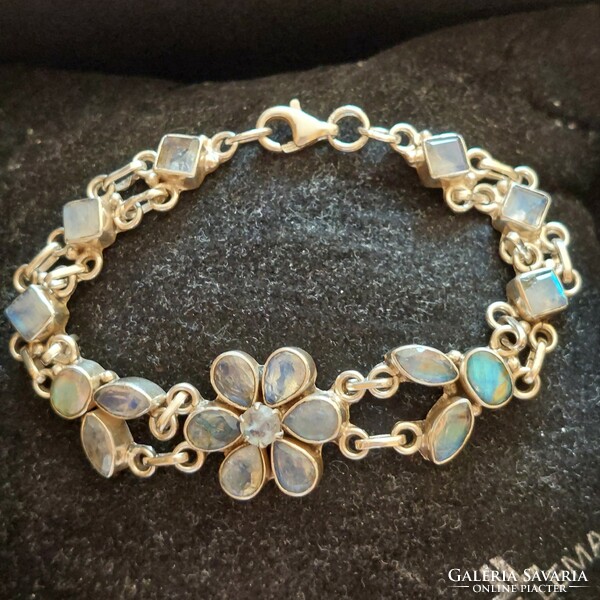 A wonderful silver bracelet with moonstones