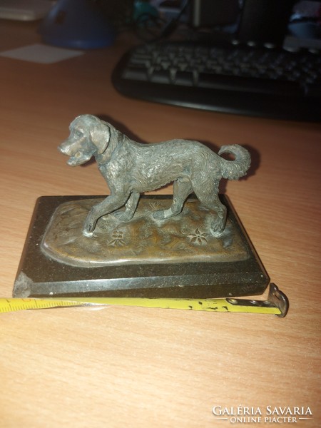 Bronze hunting dog statue, the base approx. 10X5 cm, stone