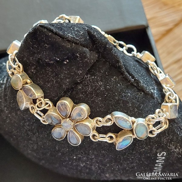 A wonderful silver bracelet with moonstones