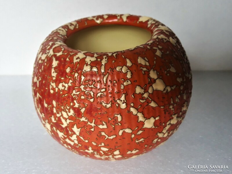 Very attractive retro ceramic pond head spherical vase