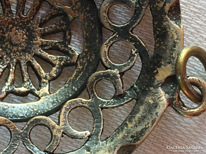 Pendant bronzed metal