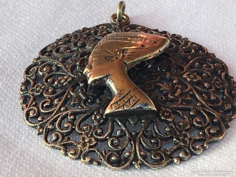 Nofretete medal, metal, copper with portrait, lace-like, plant background