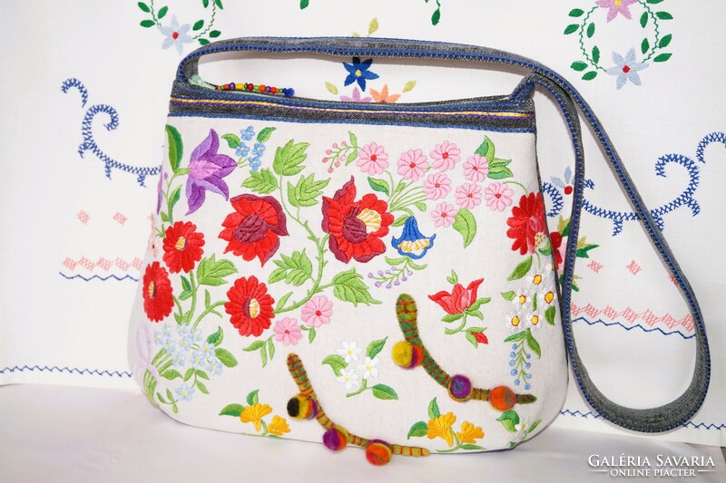 Colorful, hand-embroidered, Kalocsa floral, large-sized, pocket, beige women's shoulder bag with felt decoration