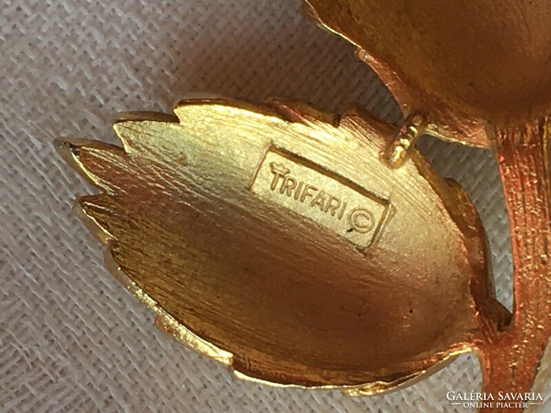 Trifari badge quality gold plated piece
