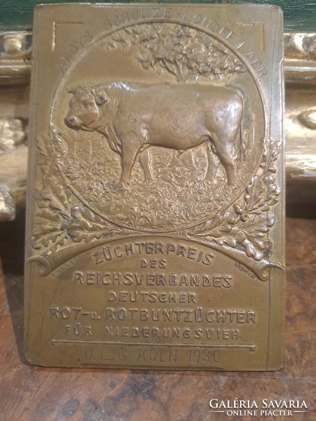 Antique bronze cattle breeder plaque. Kissing with all signs 1930