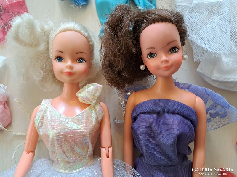 2 darab széparcú retró, vintage baba, Barbie méret, 80-as évek, ruhákkal, egyik balerina