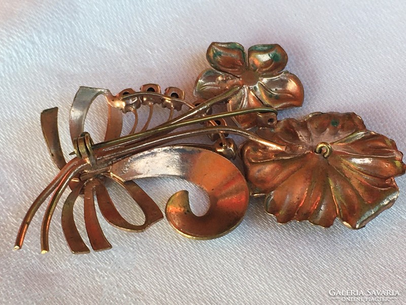 Brooch - Gold Plated Metal 