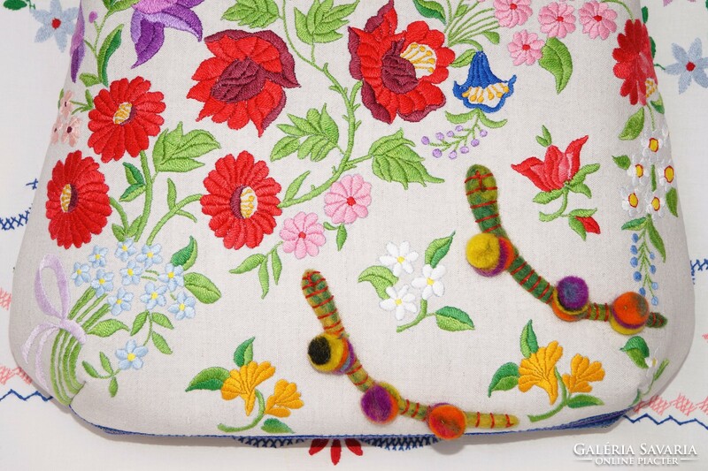 Colorful, hand-embroidered, Kalocsa floral, large-sized, pocket, beige women's shoulder bag with felt decoration