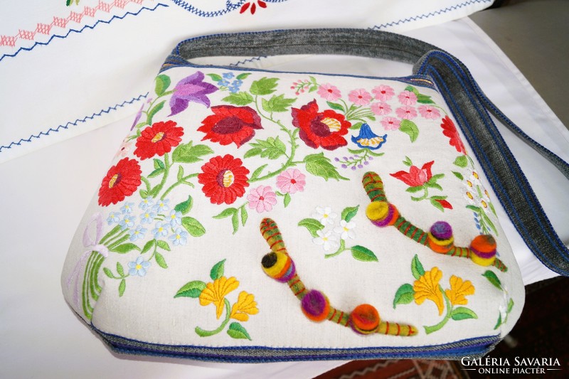 Colorful, hand-embroidered, Kalocsa floral, large-sized, pocket, beige women's shoulder bag with felt decoration