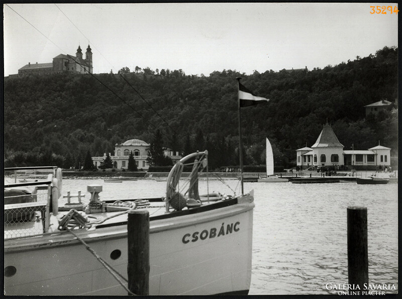 Nagyobb méret, Szendrő István fotóművészeti alkotása. Balaton, Tihany, Tihanyi Bencés Apátság, Csobá