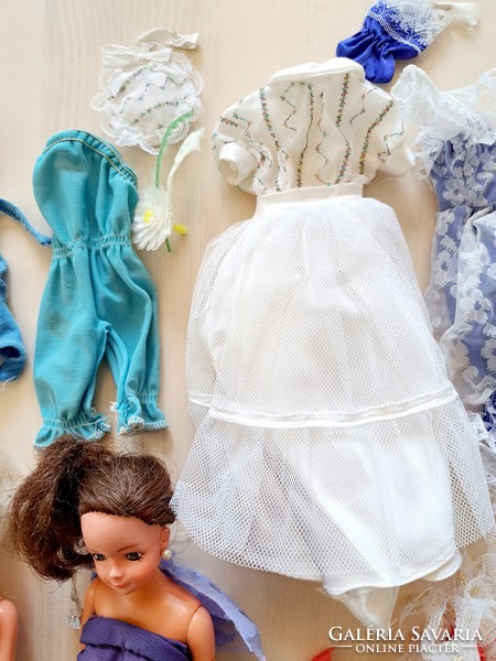 2 darab széparcú retró, vintage baba, Barbie méret, 80-as évek, ruhákkal, egyik balerina