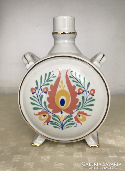 Kőbányai porcelán kulacs népi mintával, aranyozással