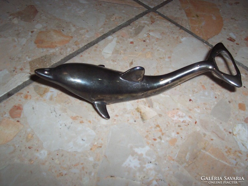Delfin formás Sörnyító