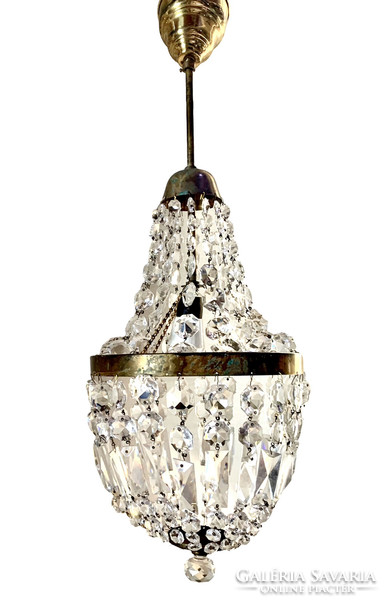 Ampoule-shaped crystal chandelier