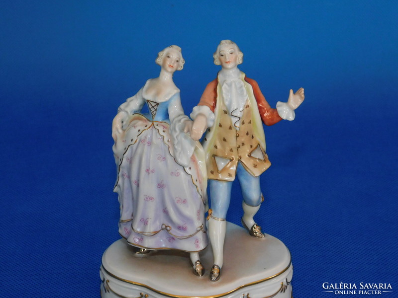 Rococo couple from Herend
