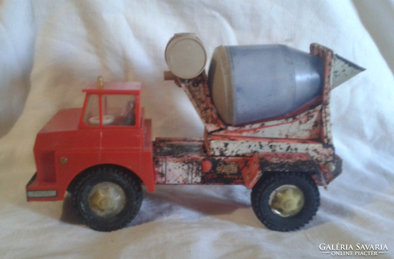 Retro plate flywheel mammoth concrete mixer truck